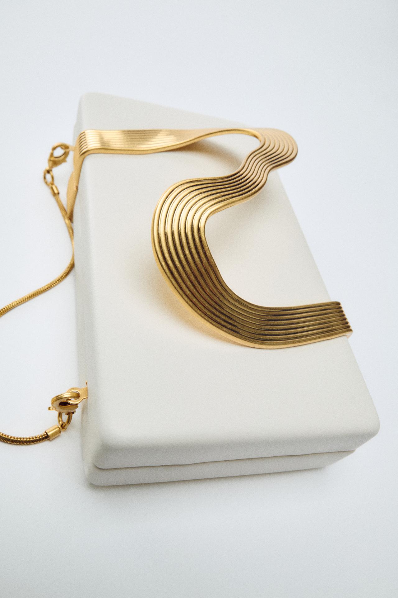 METAL DETAIL CLUTCH — White