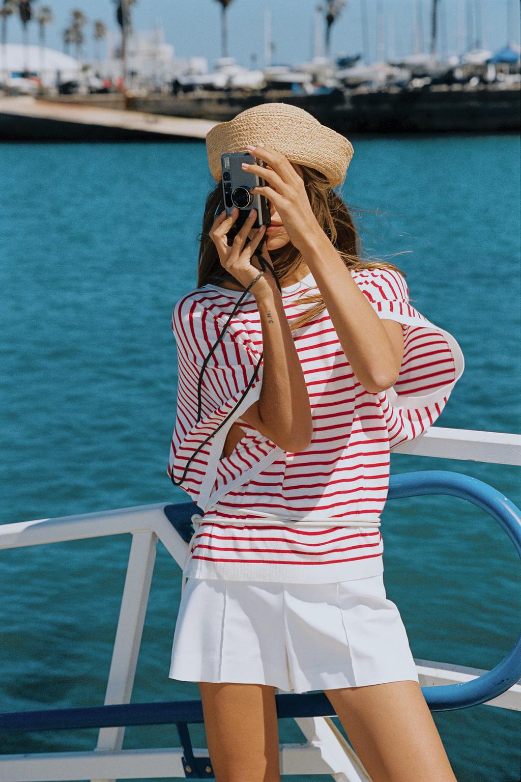 WIDE SHORT SLEEVE KNIT TOP