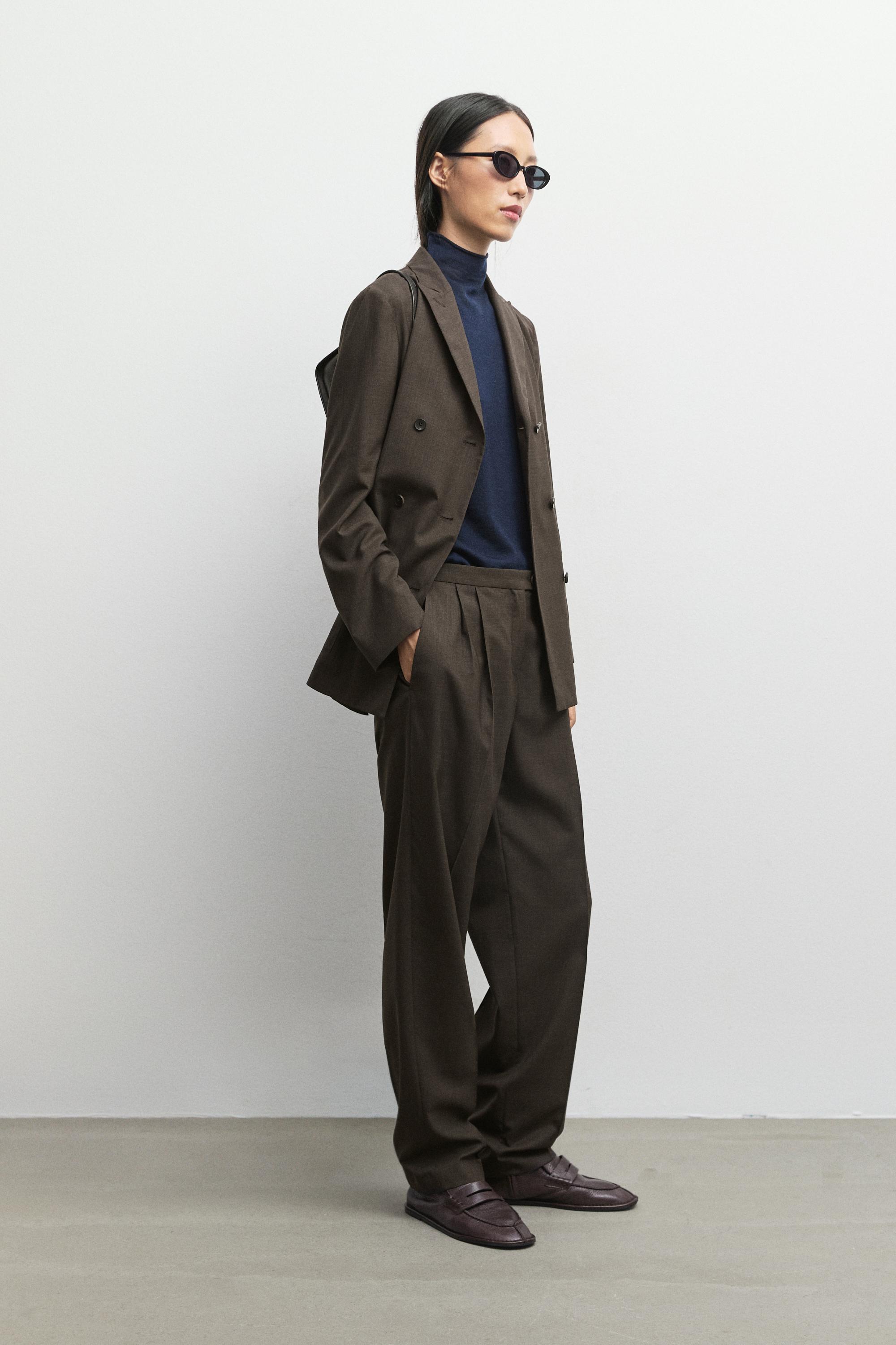 100% cool wool pleated pants