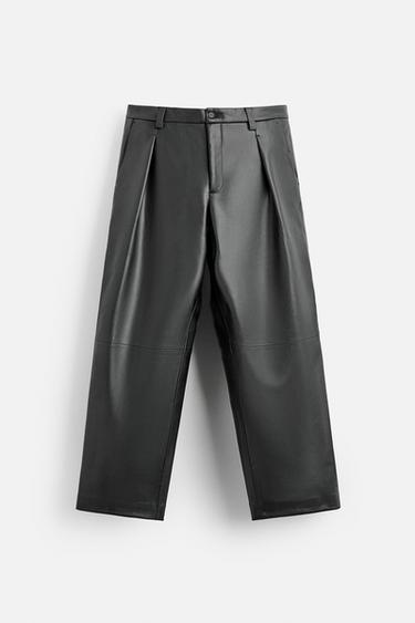 PANTALÓN EFECTO PIEL PLIEGUES - Negro de Zara