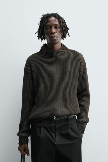 PULLOVER MIT GERIPPTEM STEHKRAGEN - Khaki von Zara