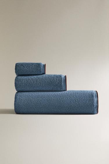 Zara BATH TOWEL WITH CONTRAST STITCHING - Dusty blue