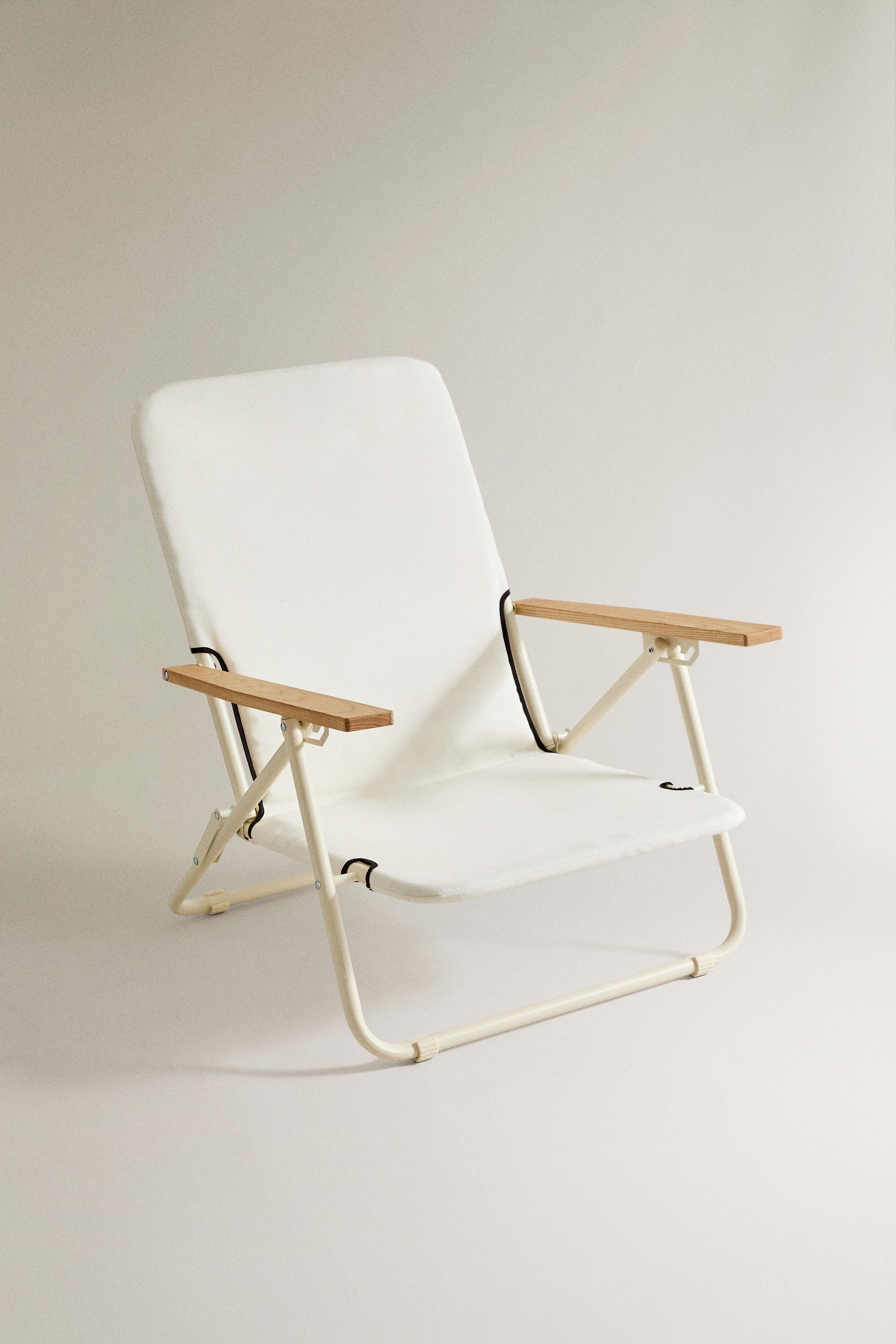 FOLDING BEACH CHAIR WITH WOODEN ARMRESTS