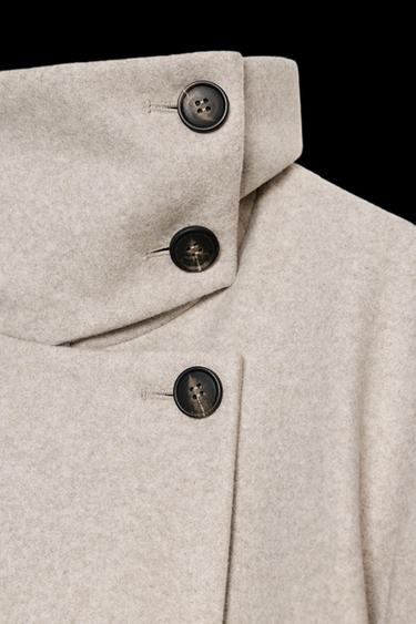 KURZER MANTEL MIT HOHEM KRAGEN - Beige von Zara