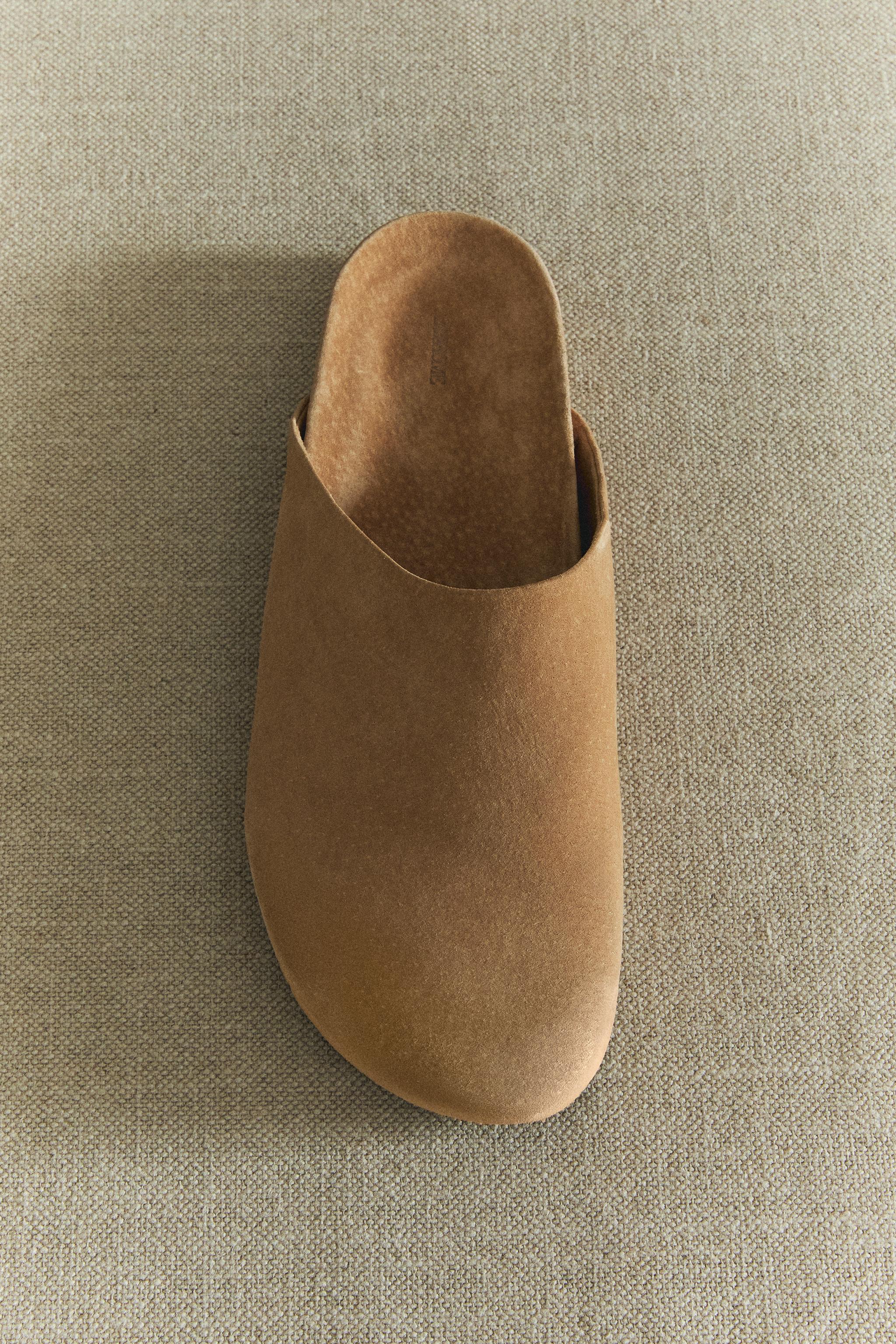 MINIMALIST LEATHER CLOGS