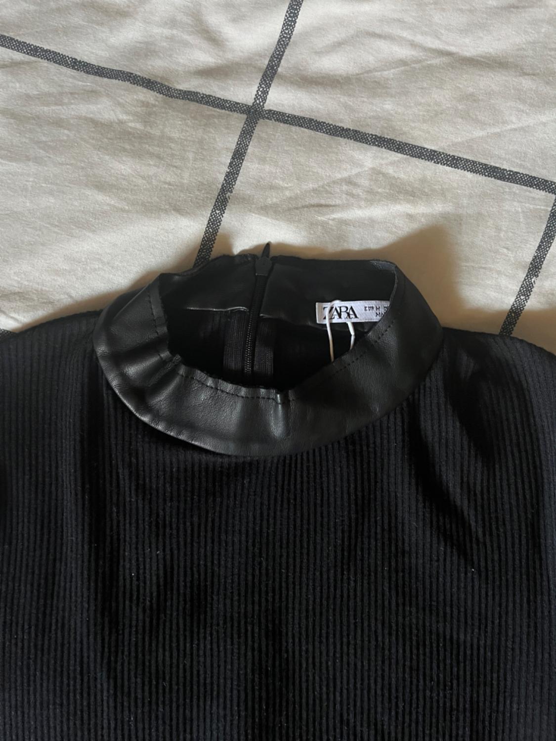 CONTRAST COLLAR T-SHIRT - Image 3