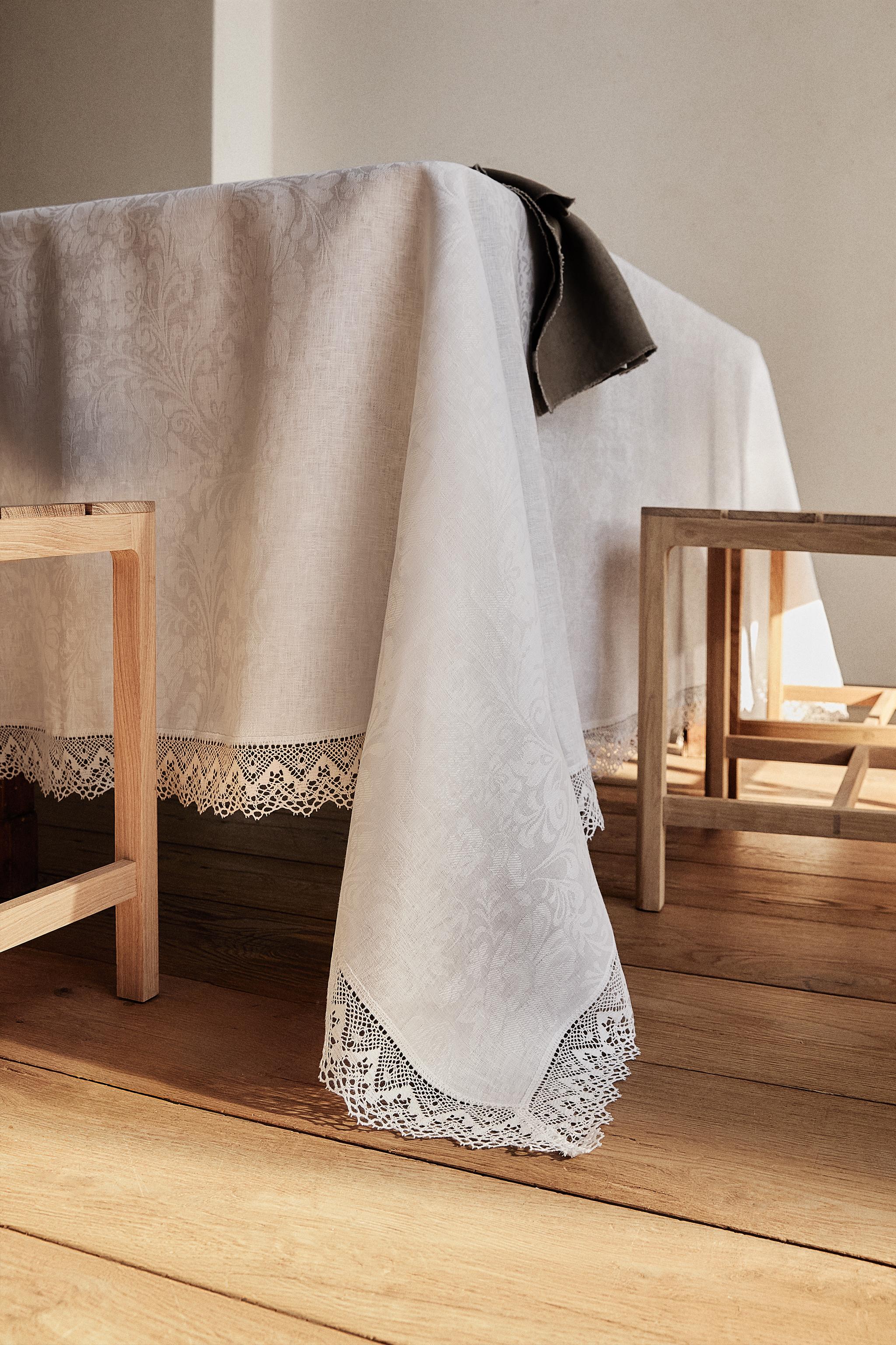 LINEN JACQUARD TABLECLOTH WITH LACE TRIM — White