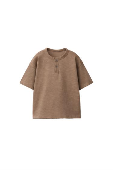 BASIS T-SHIRT MED KNAPPER - Brun fra Zara