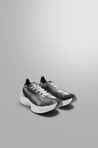 ZAPATILLA DE MARATÓN - Plata de Zara