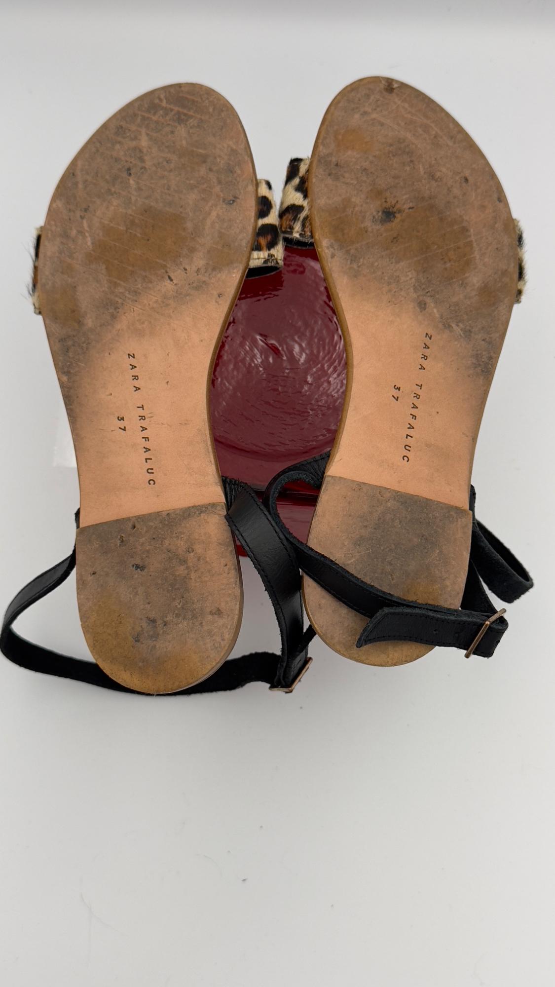 FLAT LEATHER SANDALS WITH LEOPARD PRINT STRAP - Image 3