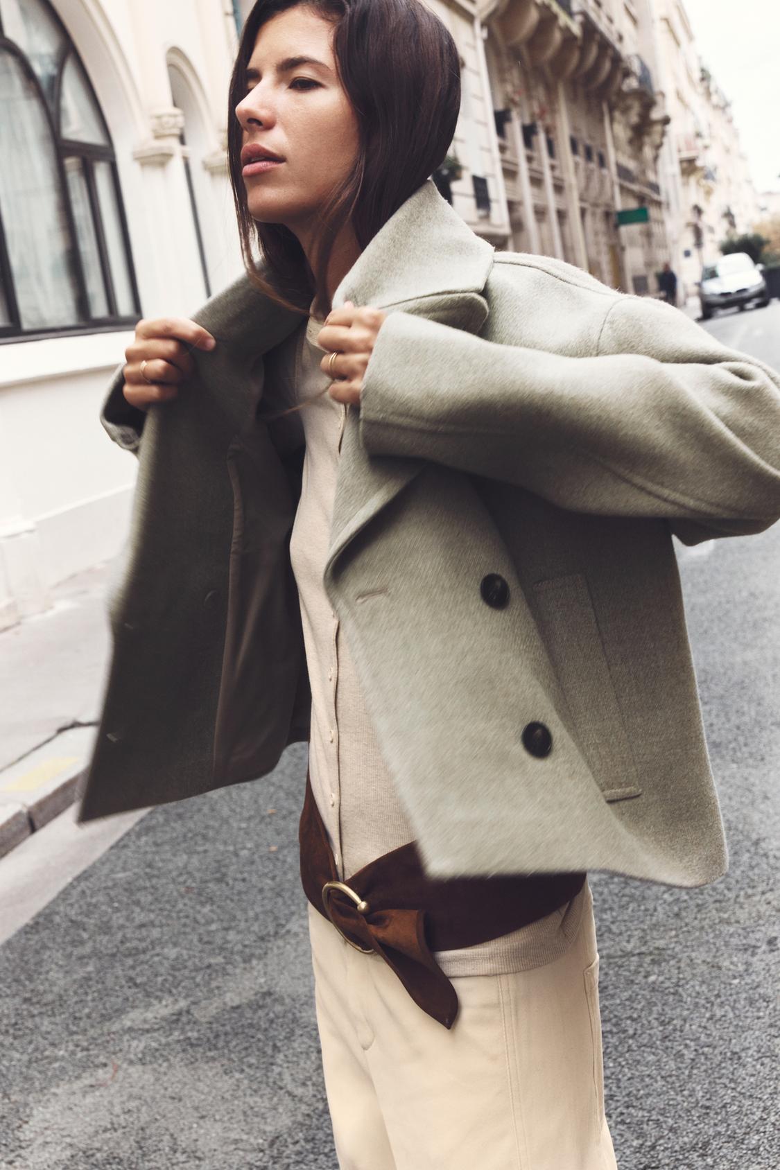 SHORT DOUBLE-BREASTED COAT