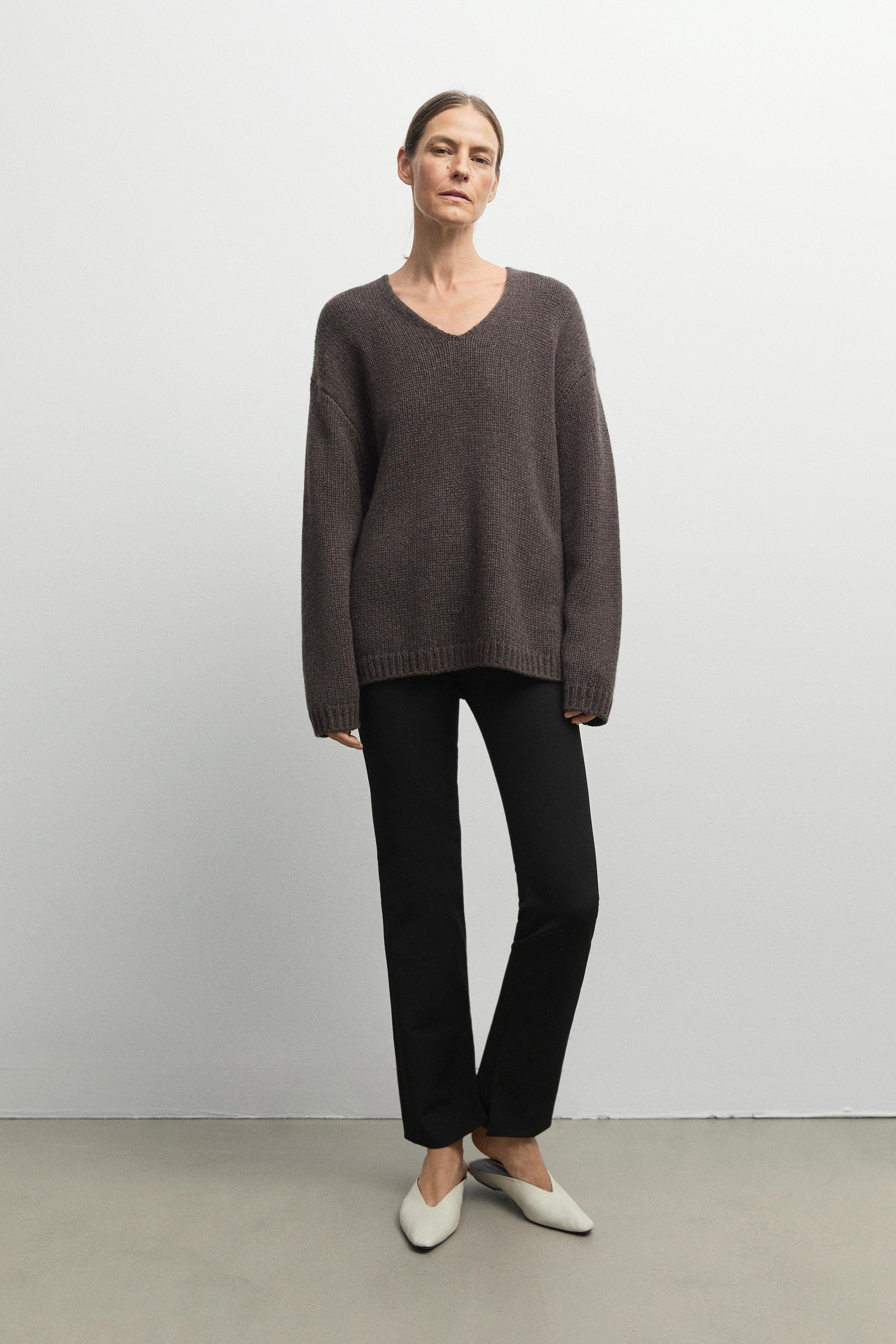 100% cashmere V-neck sweater