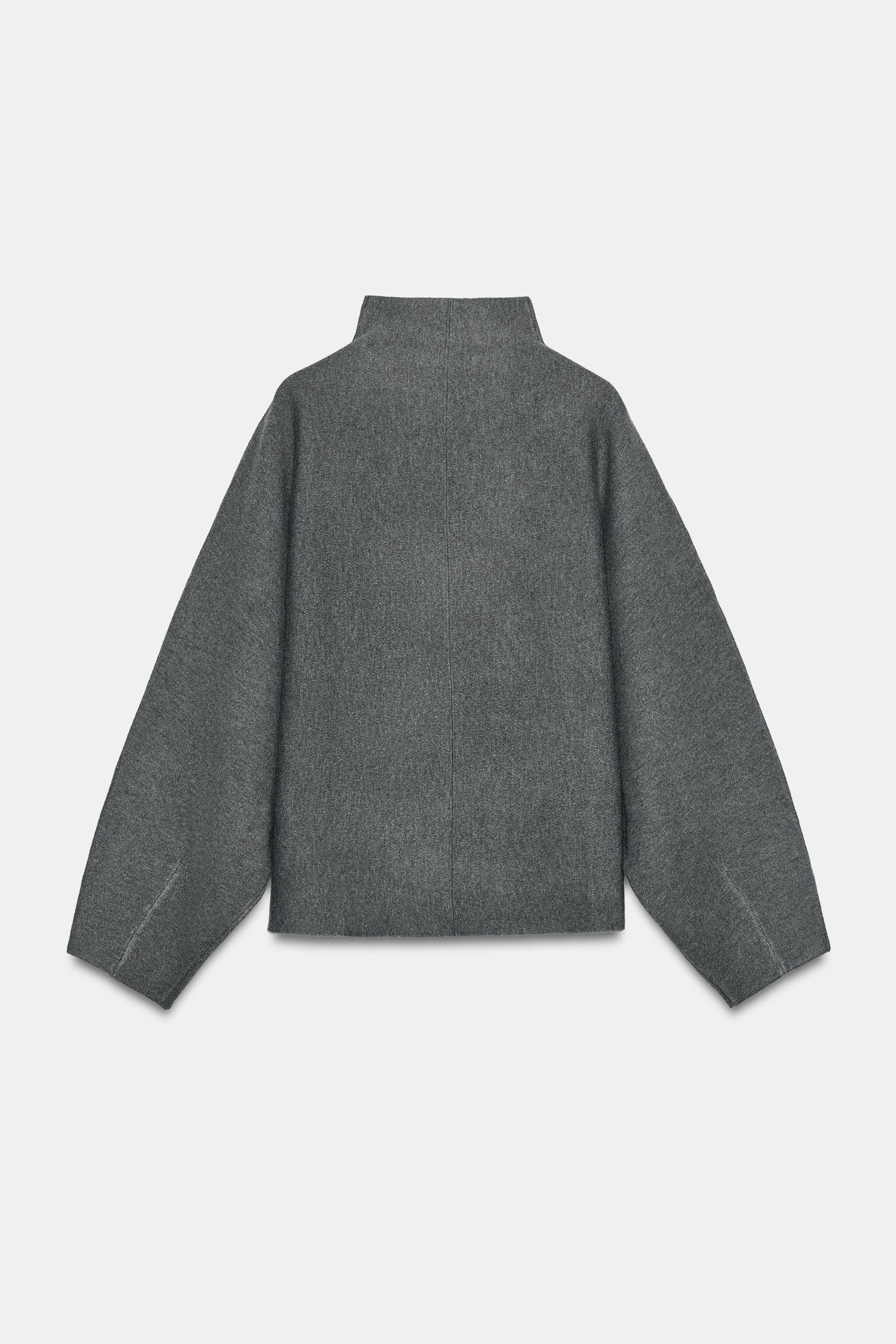 PULL EN MAILLE À COL MONTANT