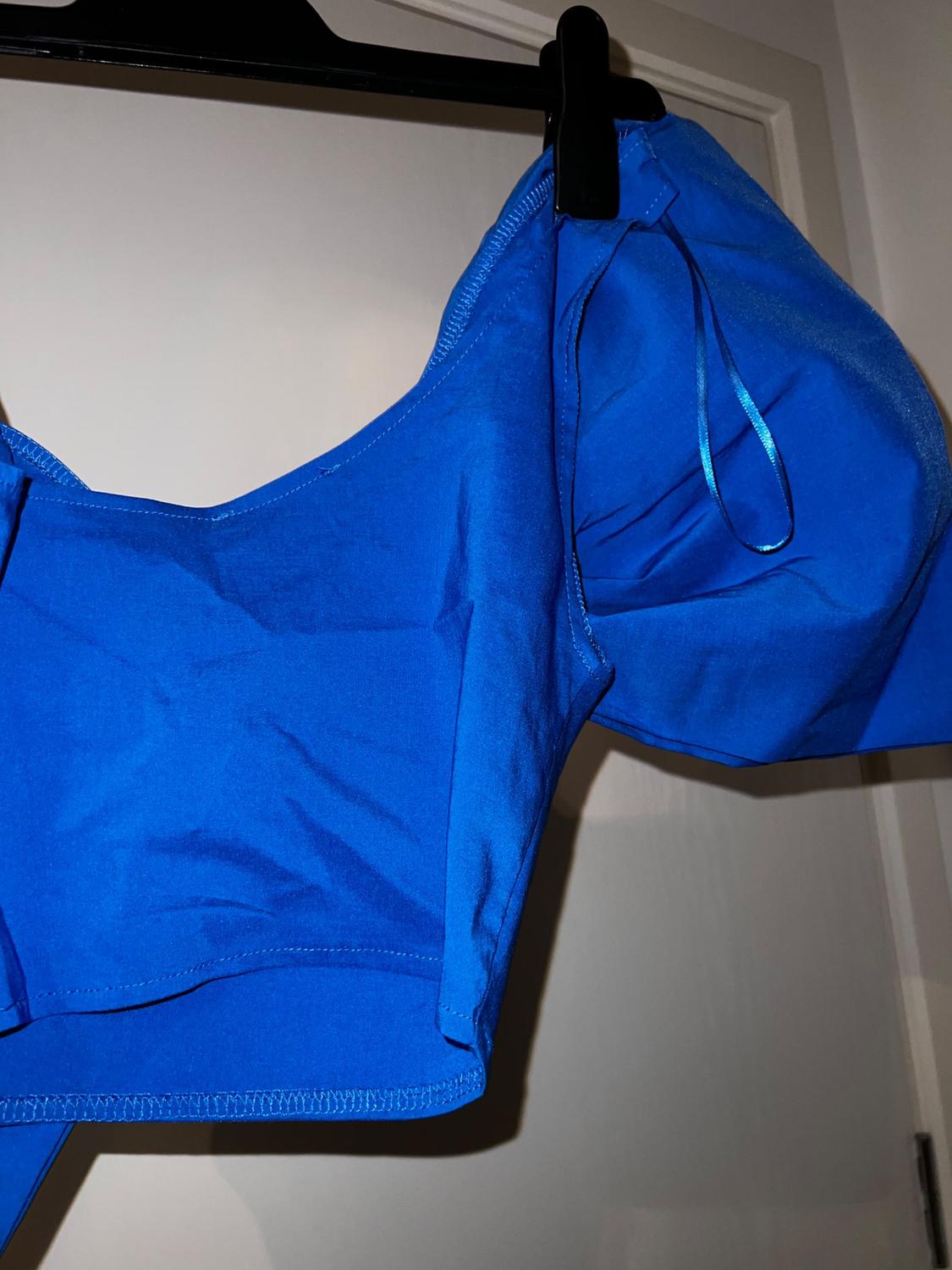 CROP TOP WITH TIE DETAIL - Image 5