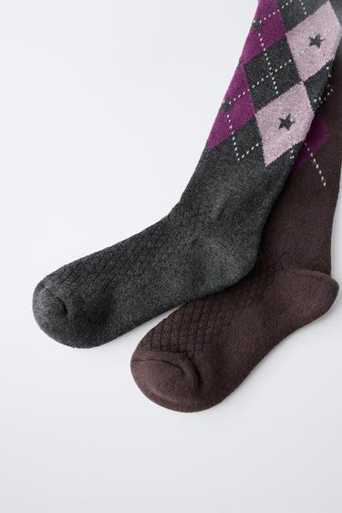 LOT DE DEUX PAIRES DE CHAUSSETTES HAUTES À LOSANGES - Marron de Zara - Image 2