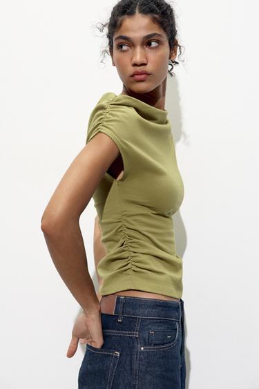 T-SHIRT ASYMÉTRIQUE DRAPÉ - Vert olive de Zara