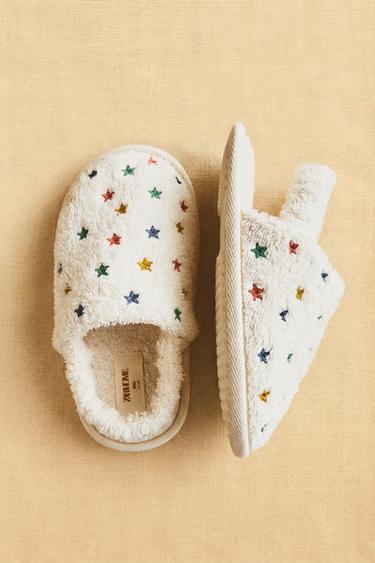CHAUSSONS ENFANT SERVIETTE DE BAIN ÉTOILES - Blanc de Zara - Image 0