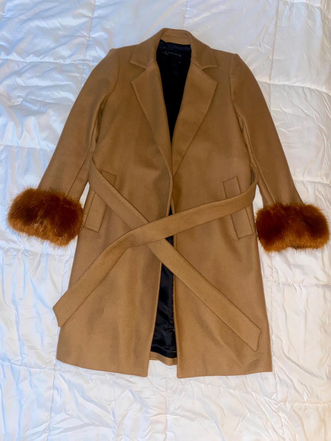 COAT WITH TEXTURED CUFFS