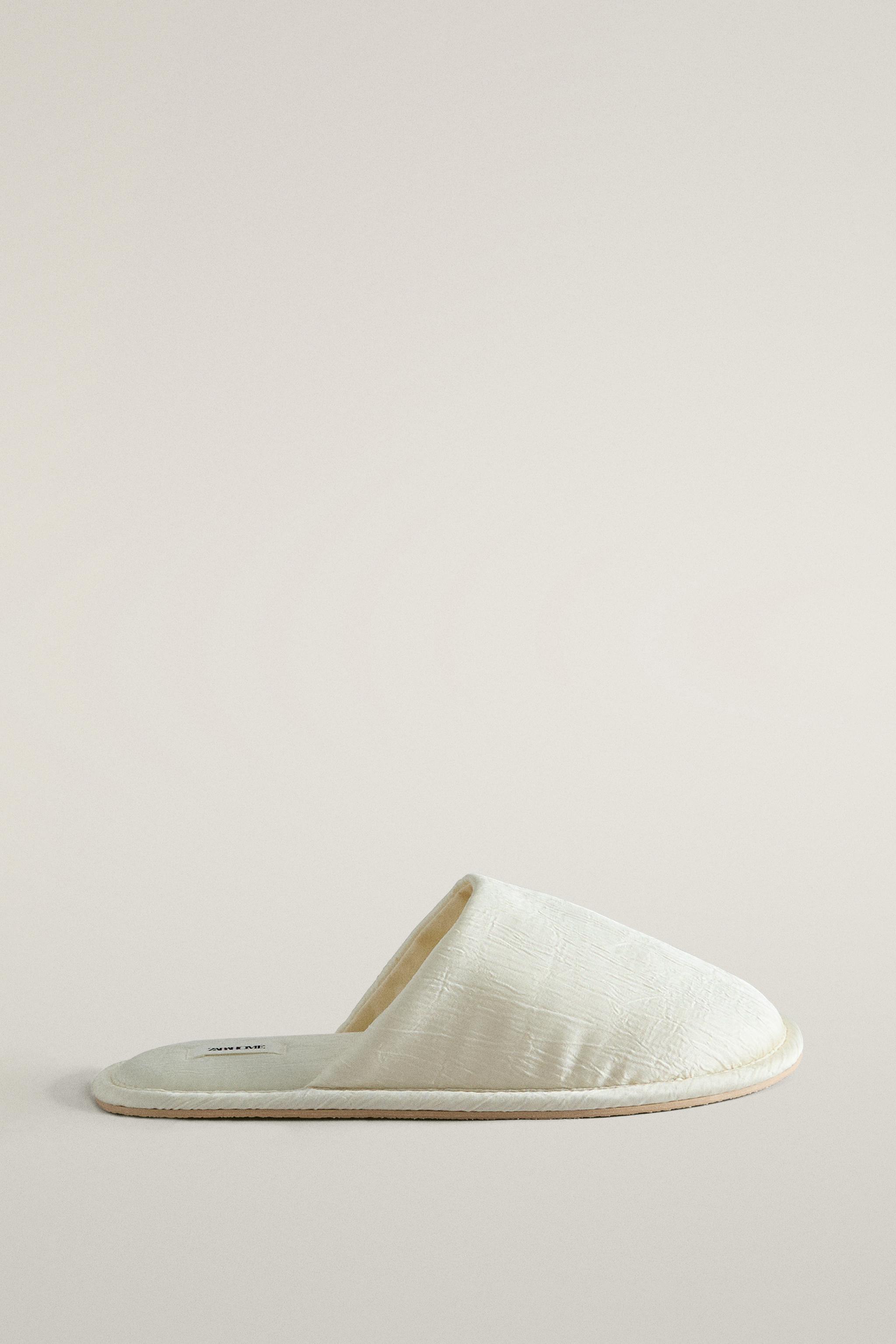 TEXTURED FABRIC SLIPPERS