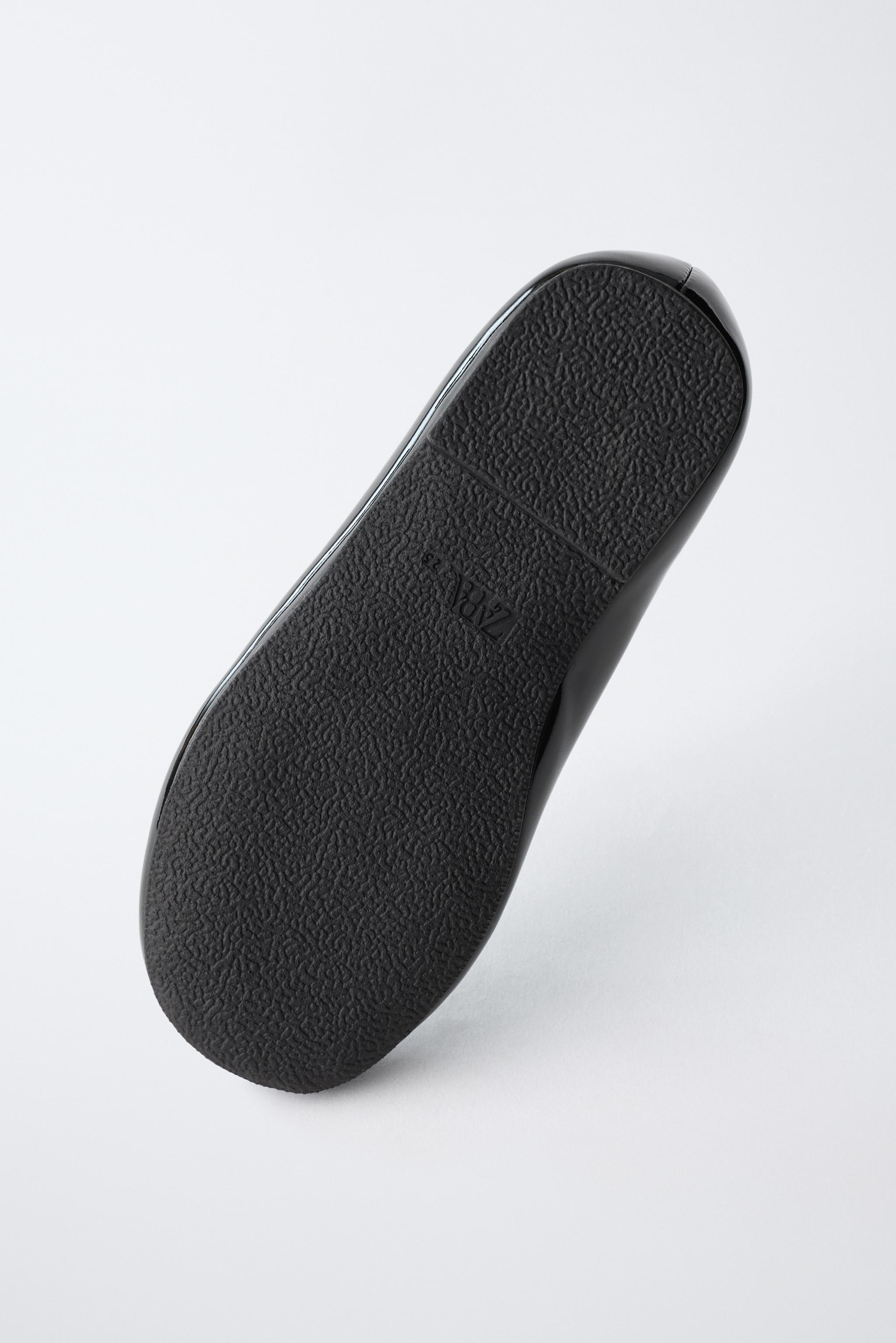 BALLERINES AVEC LACETS VERNIES