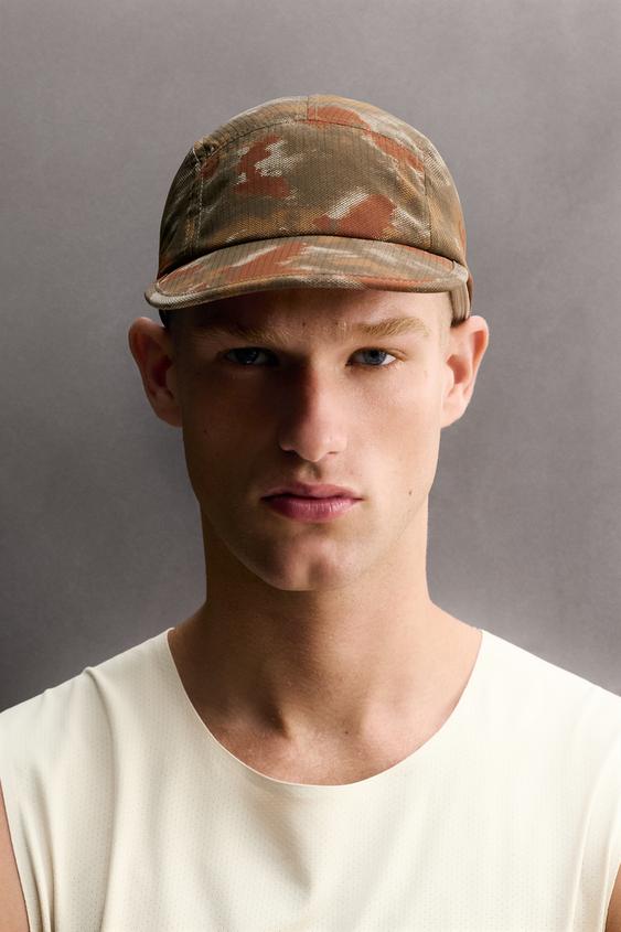 LIGHTWEIGHT ABSTRACT PRINT TECHNICAL CAP - Printed de Zara - Imagen 0