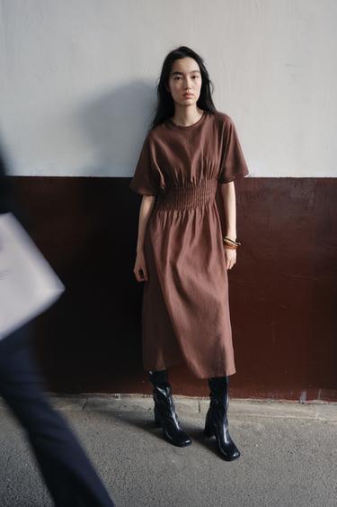 プリーツウエスト マッチングニットワンピースブラウンZaraのプリーツウエスト マッチングニットワンピース - ブラウン