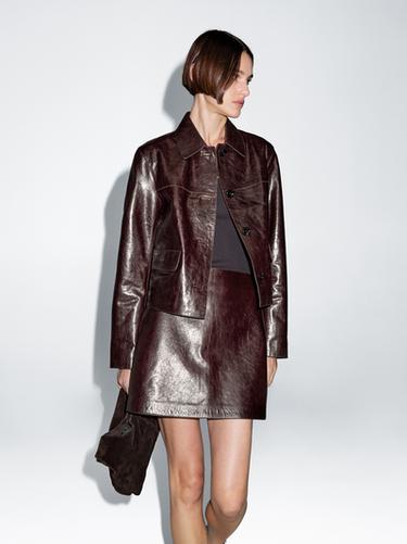 Falda corta piel napa - Burdeos de Zara