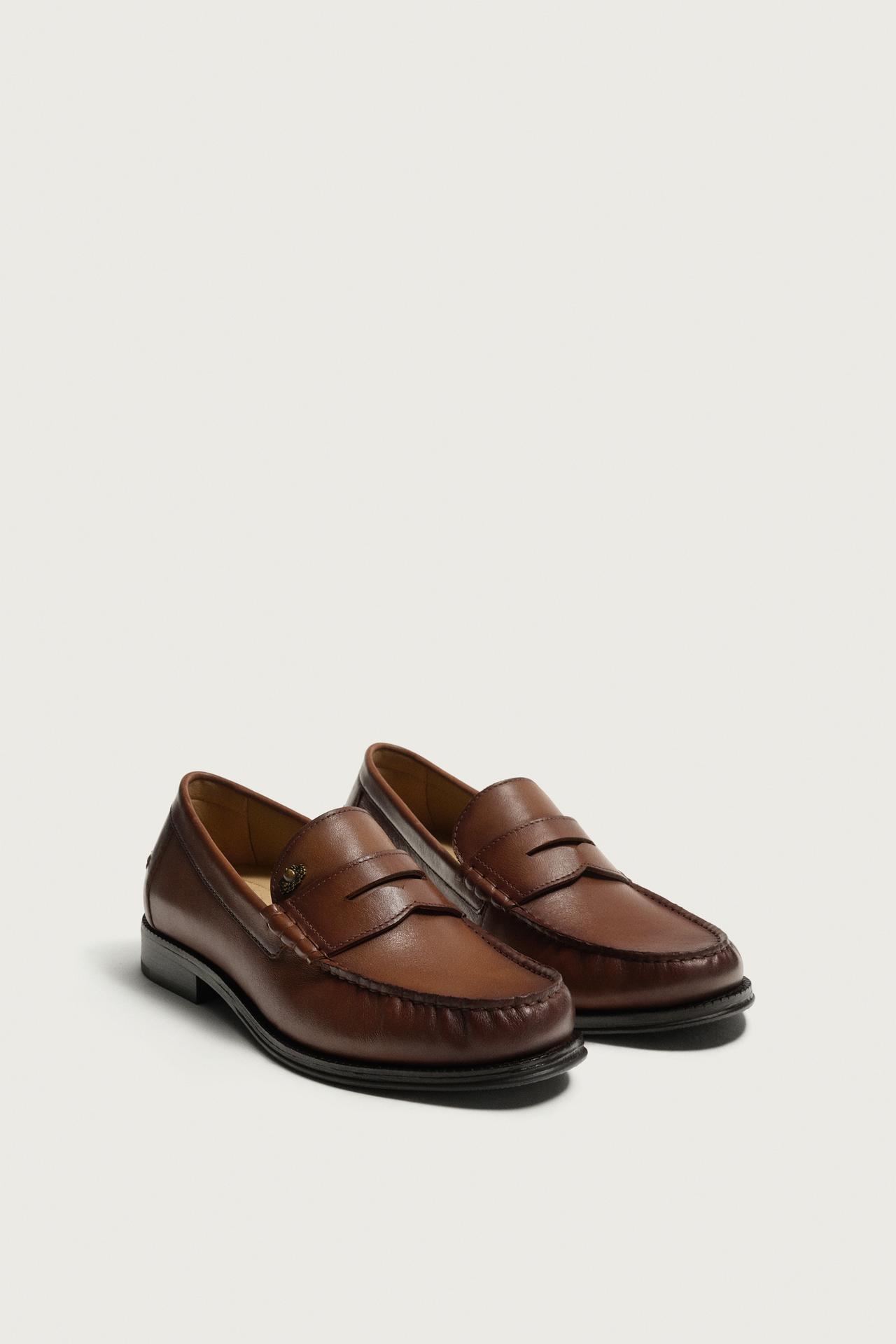 FRUIT OF THE LOOM™ LEATHER LOAFERS — Brown