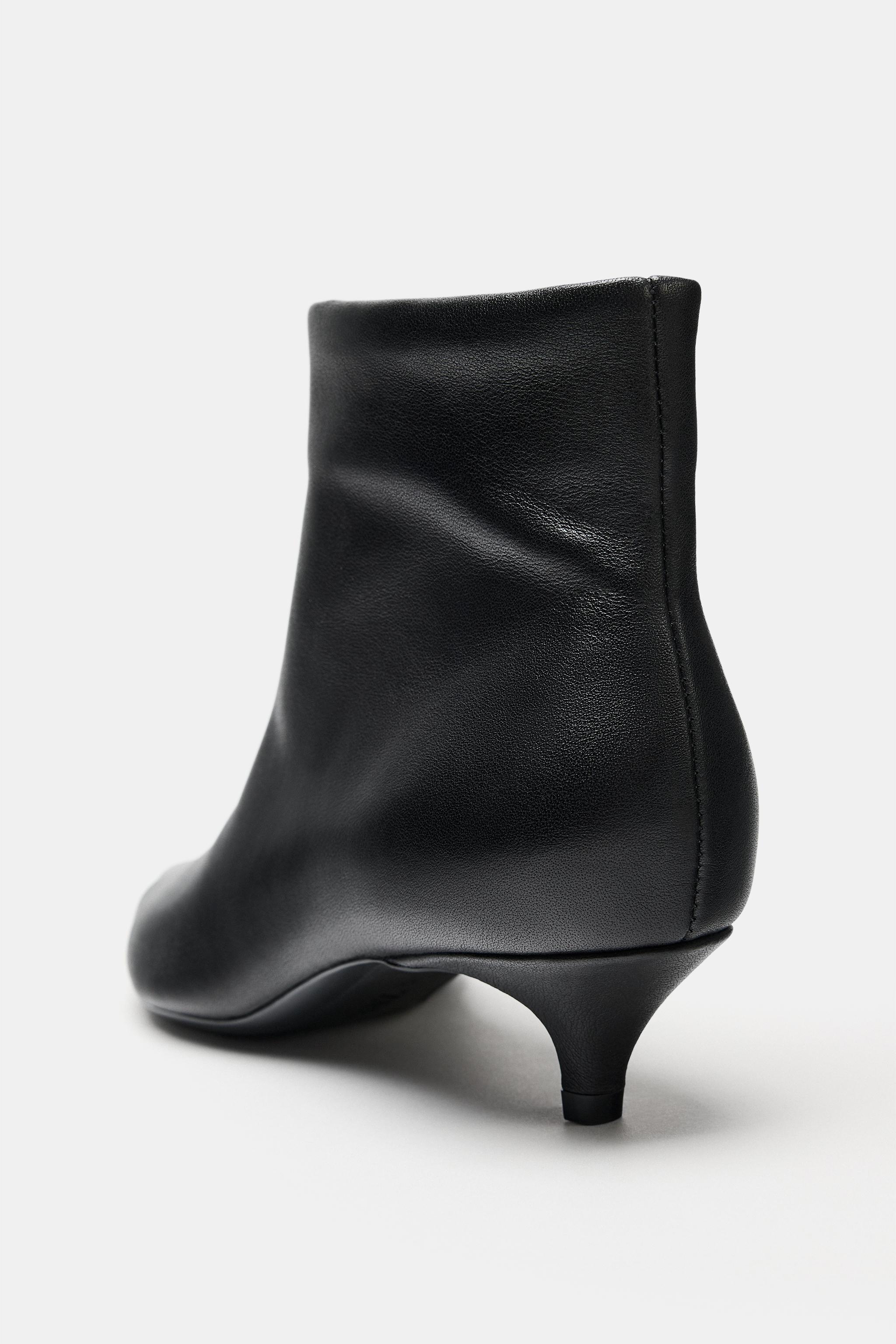 レザー キトンヒール ショートブーツ - ブラック | ZARA Japan / 日本