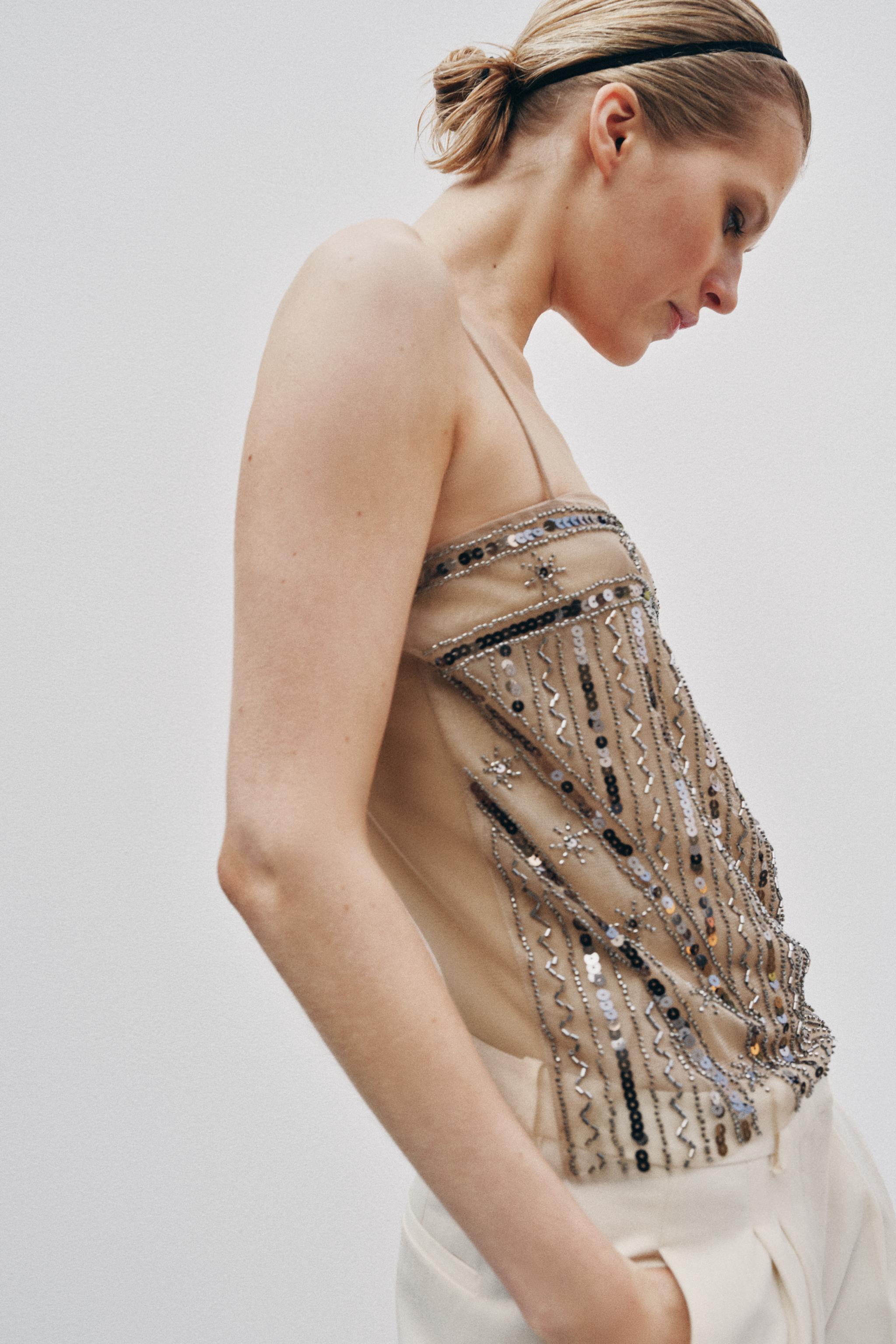 TOP EN TULLE À FANTAISIE ET PAILLETTES
