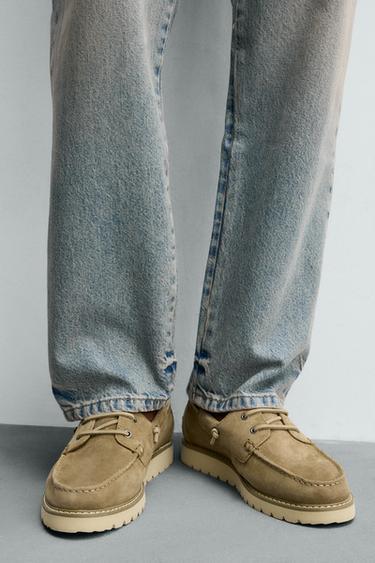 CHAUSSURES BATEAU EN CUIR - Beige de Zara - Image 2