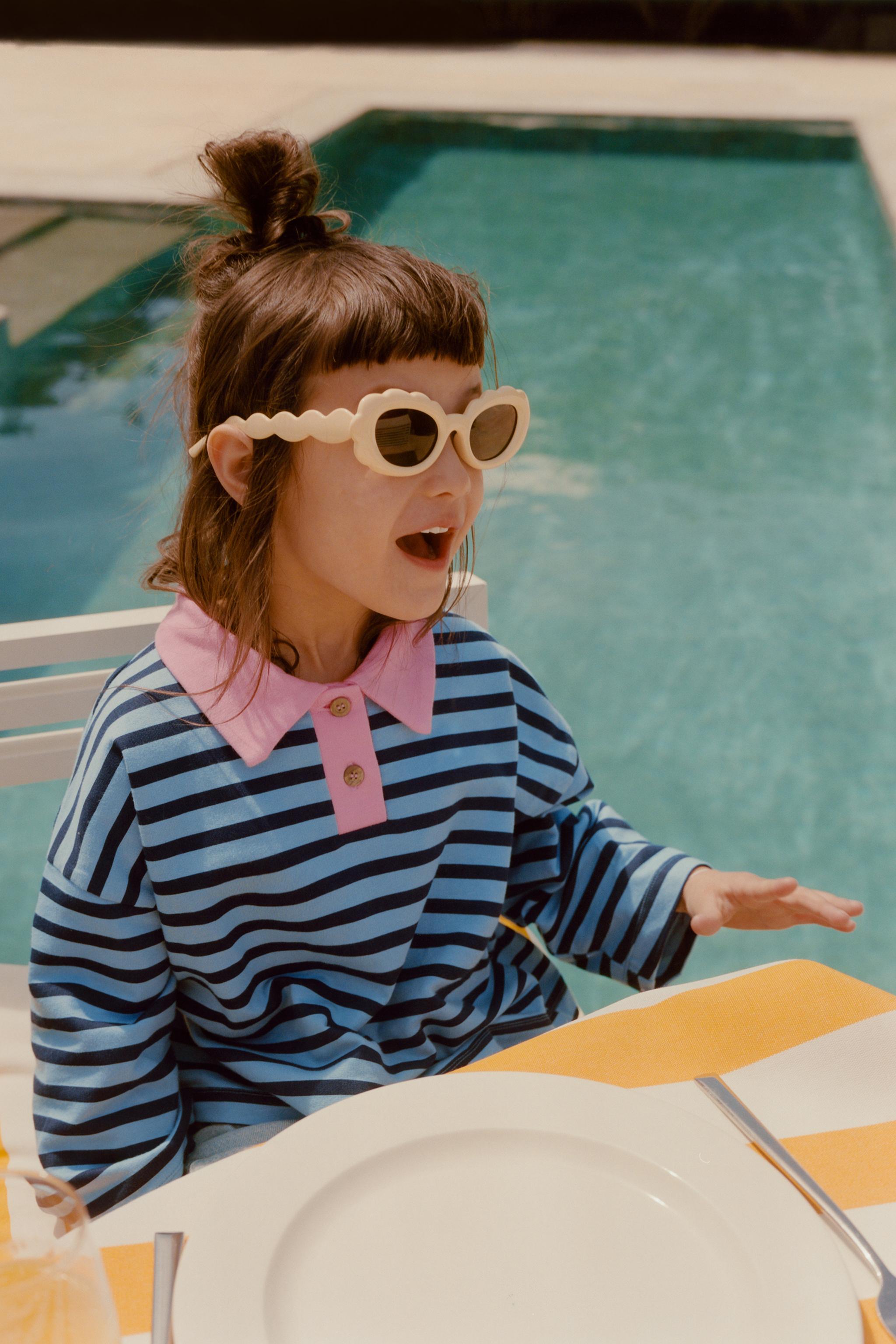 WAVY PLASTIC SUNGLASSES — Light yellow