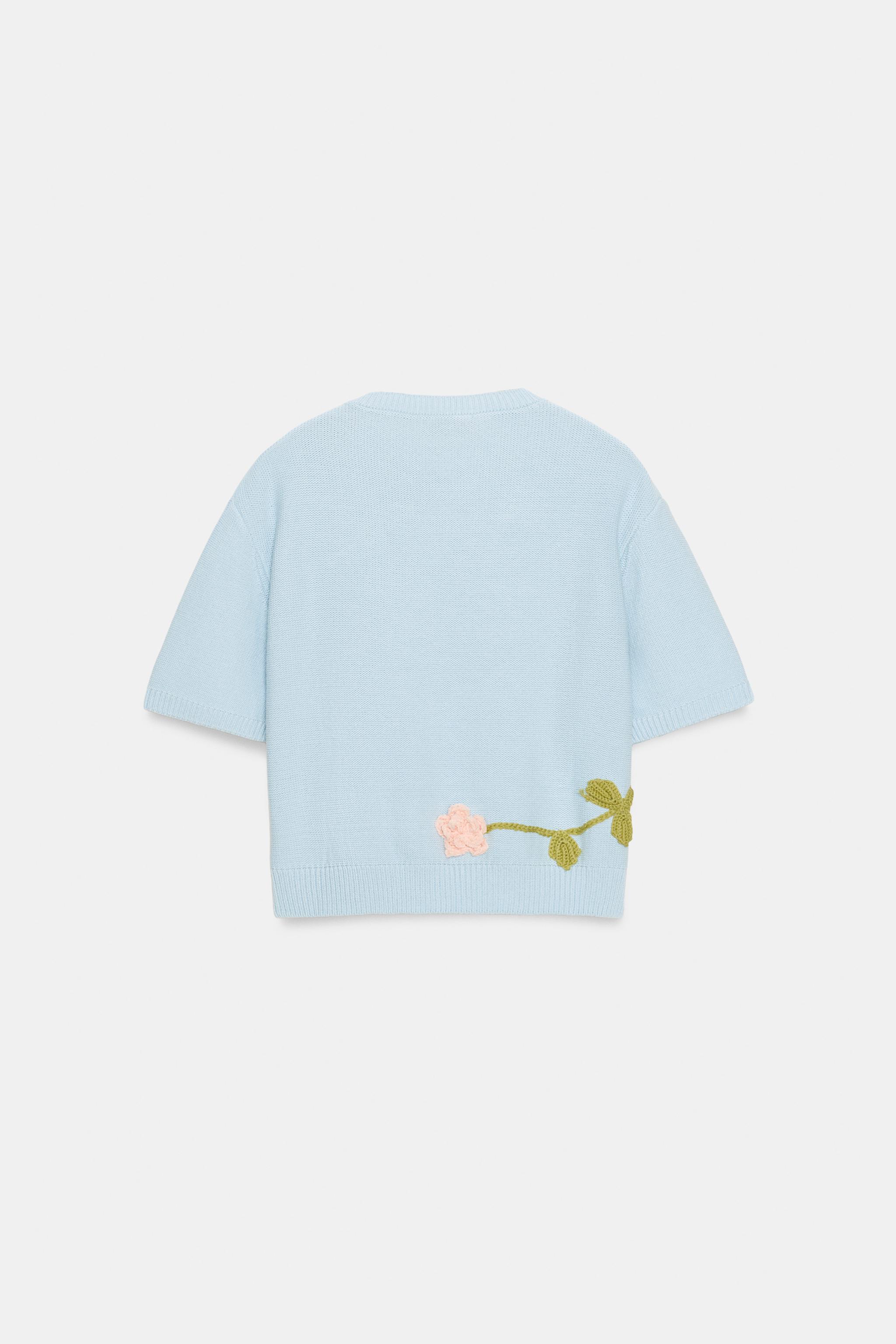 PULL EN MAILLE À FLEURS ET MANCHES COURTES