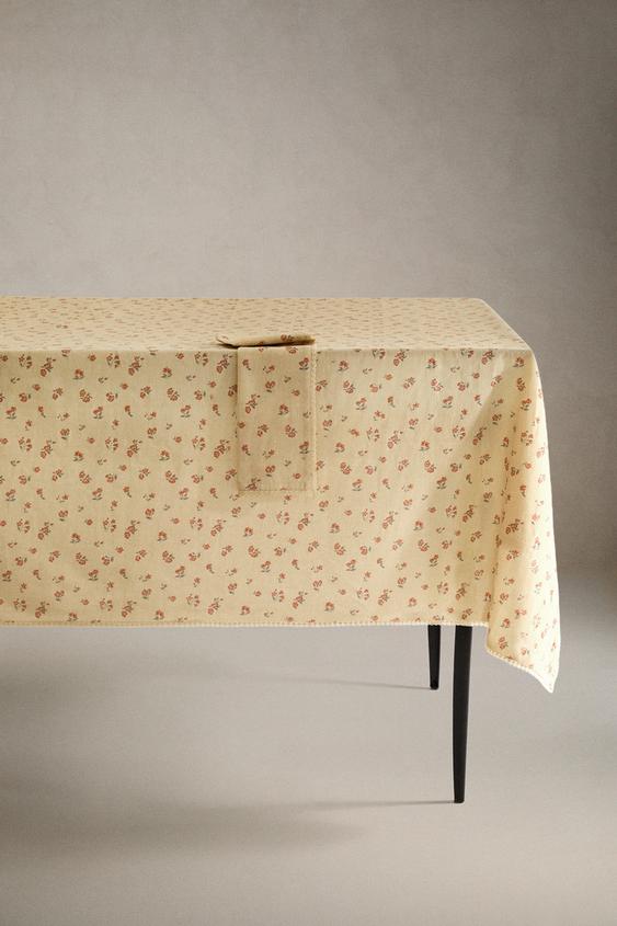 TOALHA DE MESA COM FLOR SILVESTRE E RENDA - Amarelo da Zara - Imagem 0