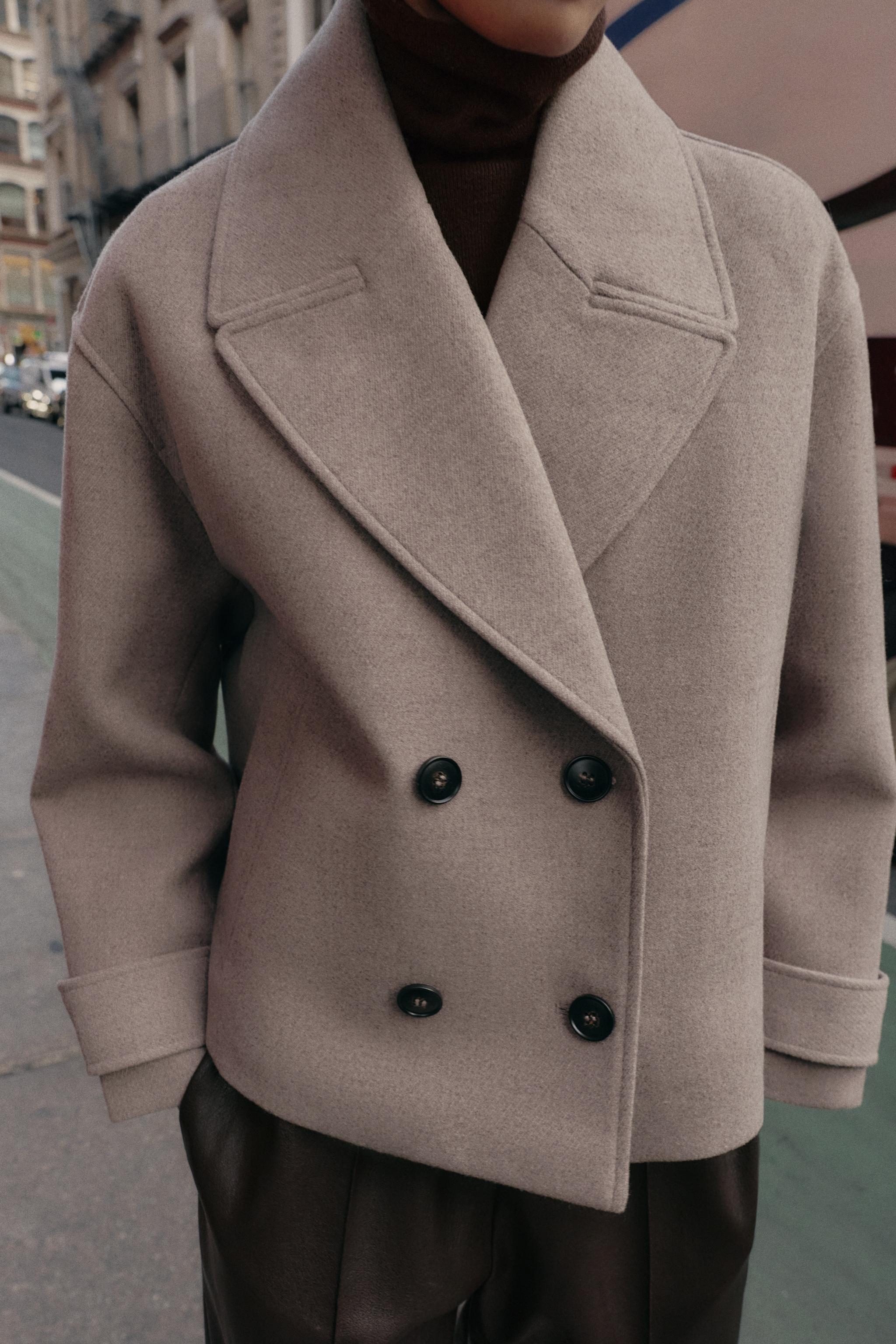 DOUBLE-BREASTED SHORT COAT