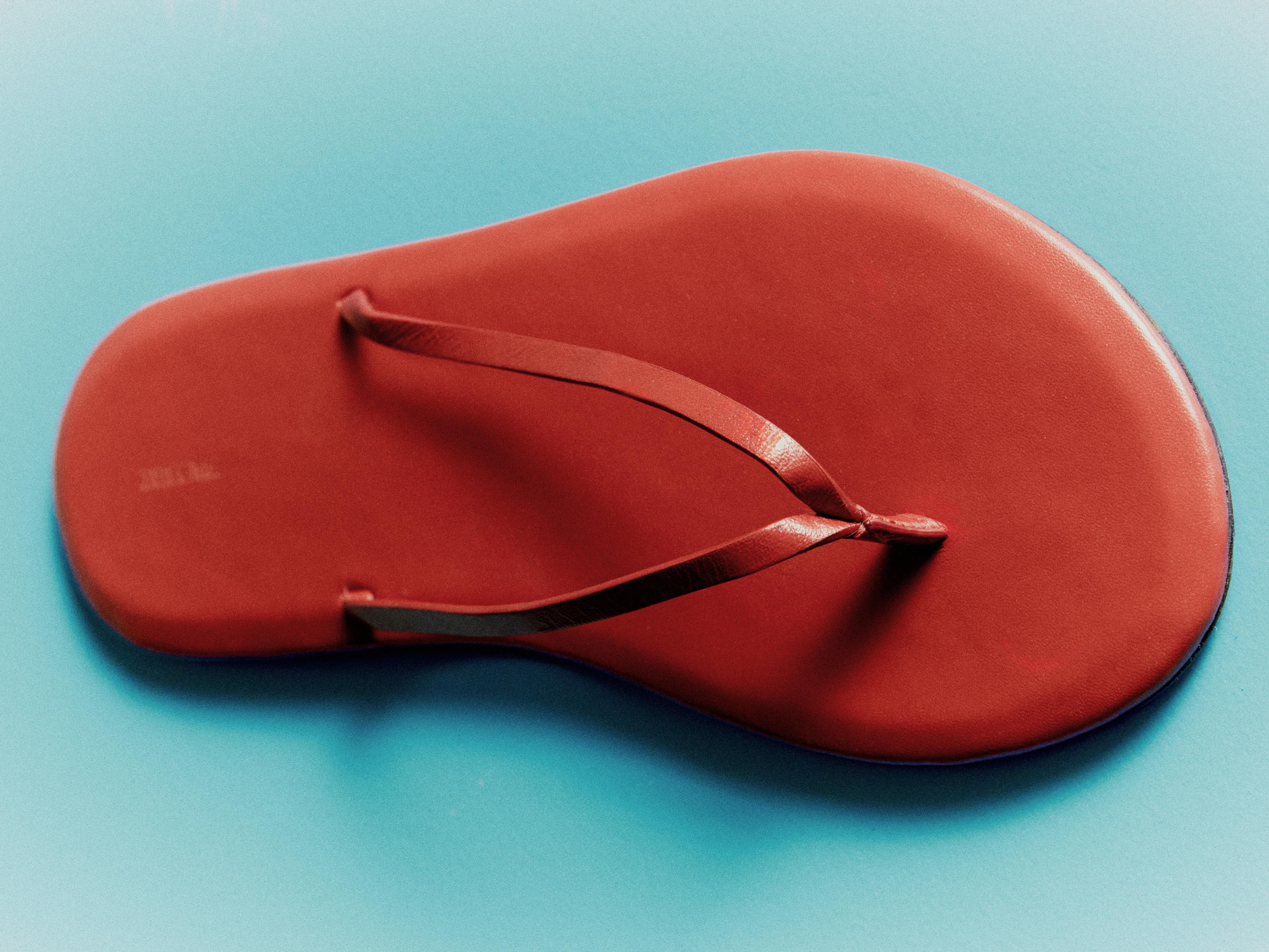 MINIMALIST LEATHER SANDALS — Red