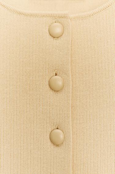 GILET EN MAILLE BOUTONNÉ - Bis de Zara - Image 7