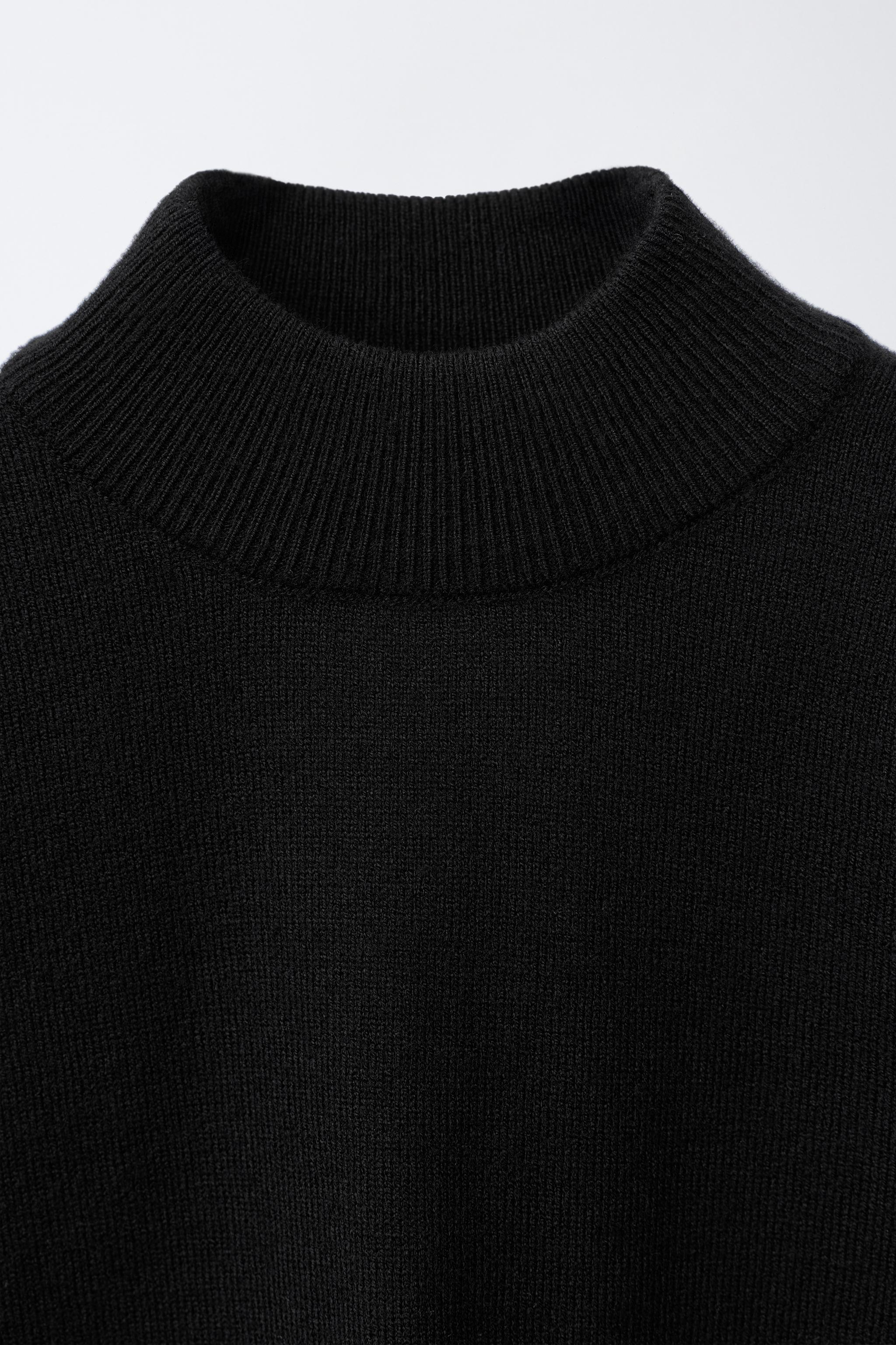 PULL EN MAILLE À COL CHEMINÉE