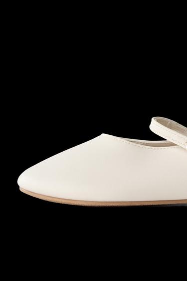 BAILARINA HEBILLA - Blanco de Zara