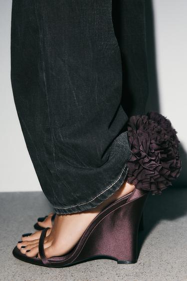 SANDALIA MAXI FLOR CUÑA - Morado de Zara - Imagen 0