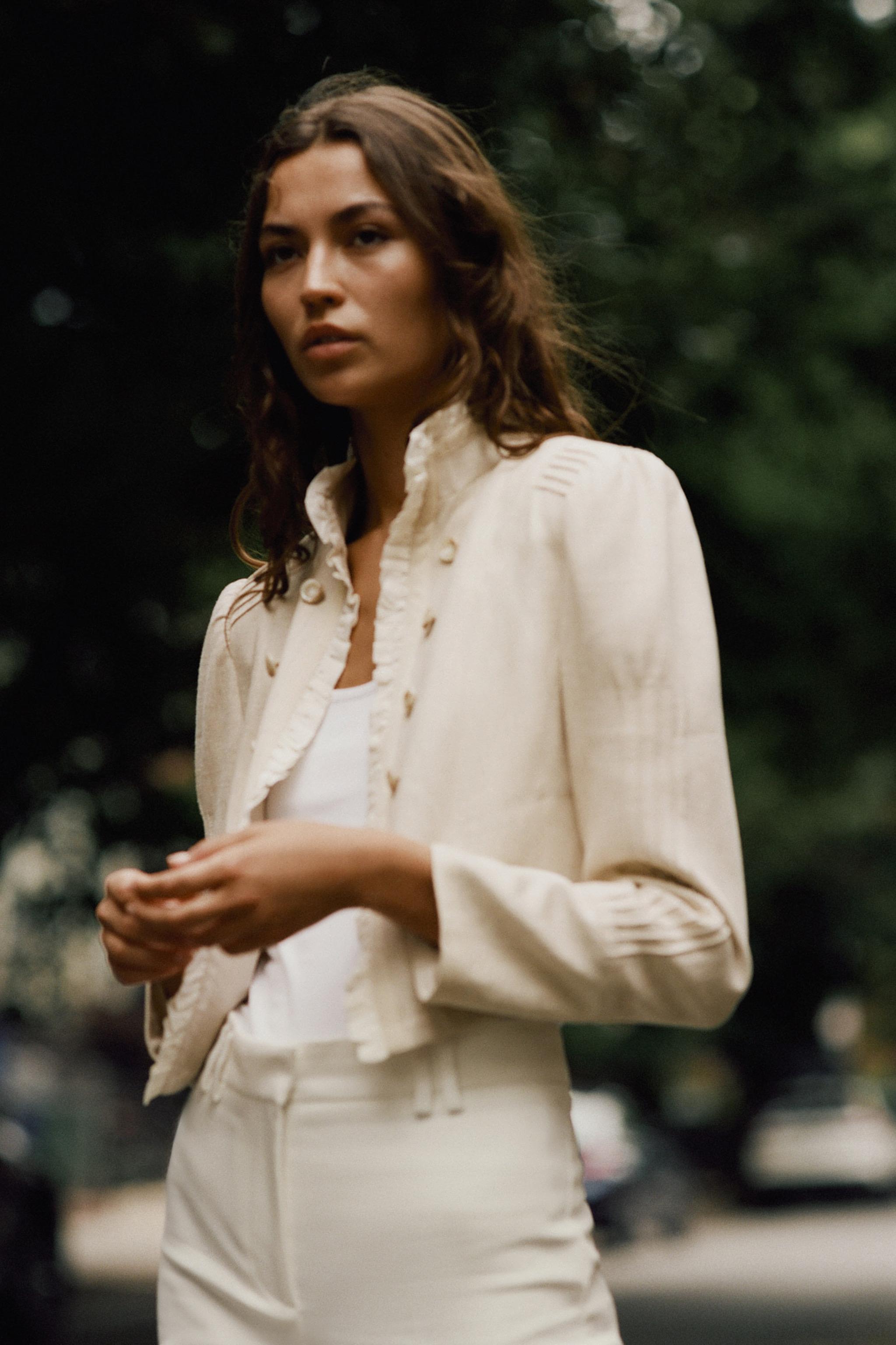 SHORT RUFFLED BLAZER