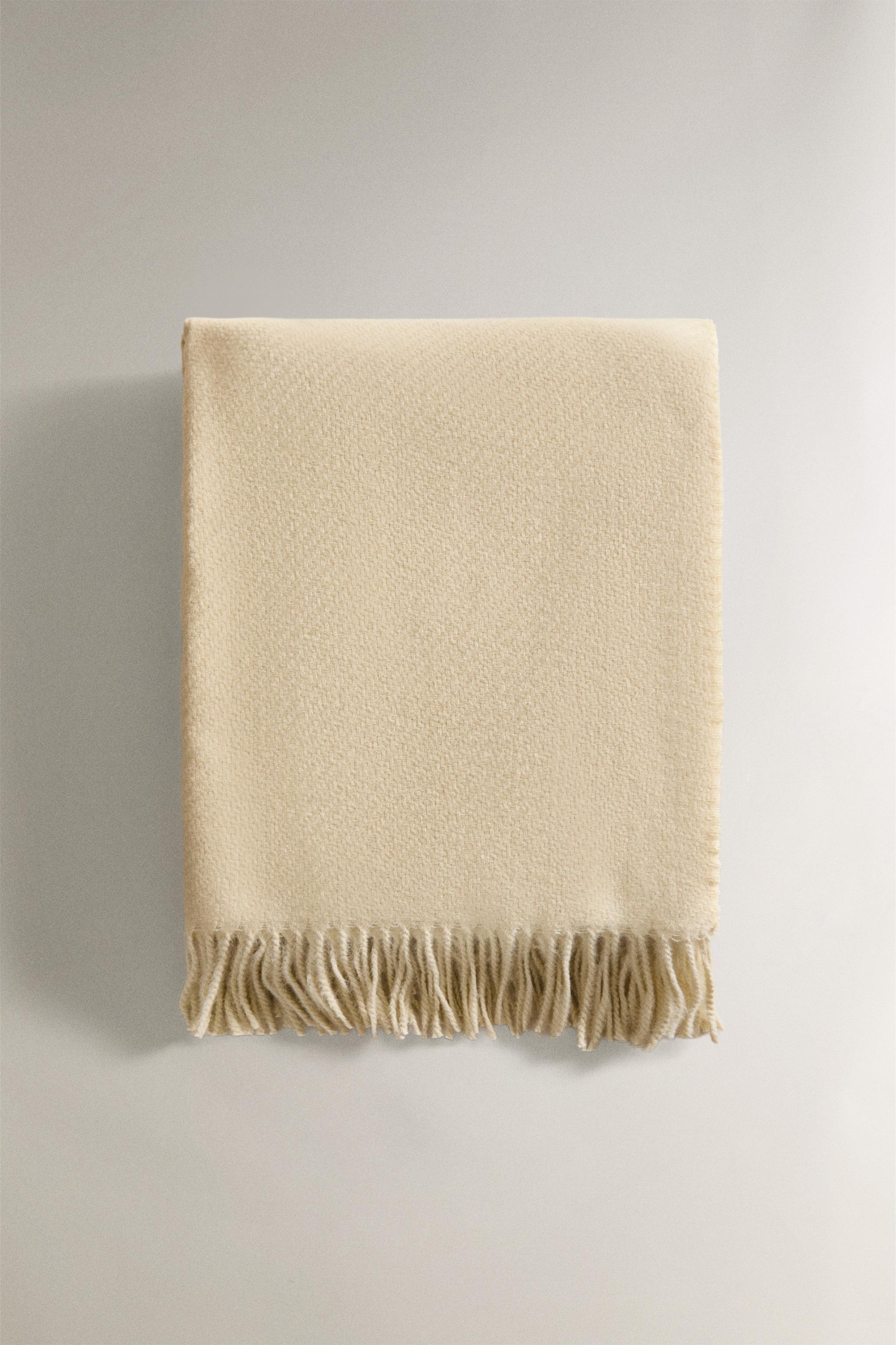 PLAIN TEXTURED BLANKET
