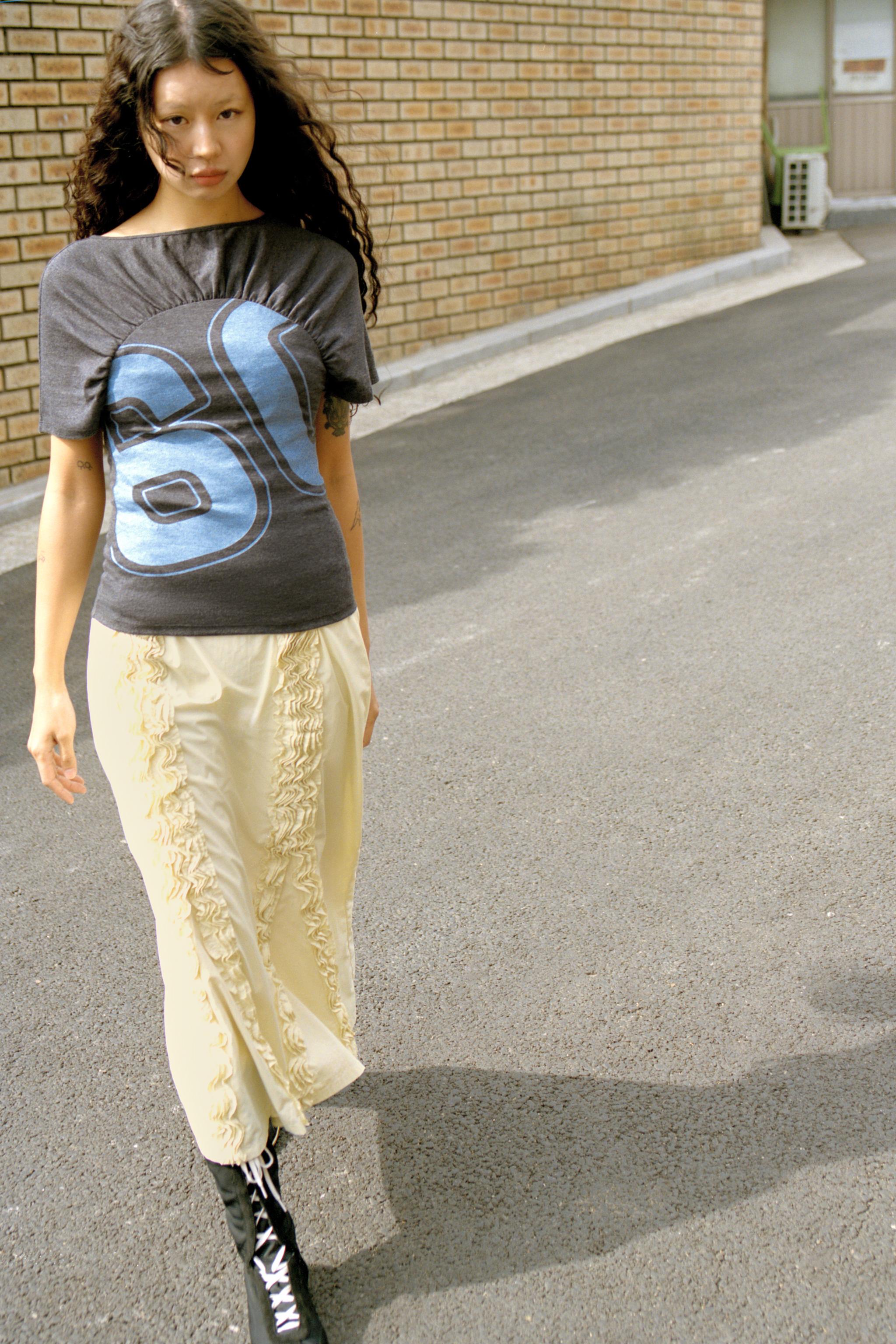 엠보싱 프릴 스커트