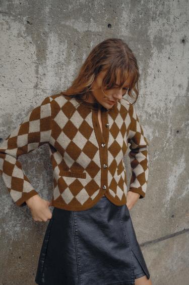 JACQUARD ARGYLE KNIT CARDIGAN - Brown / Ecru by Zara