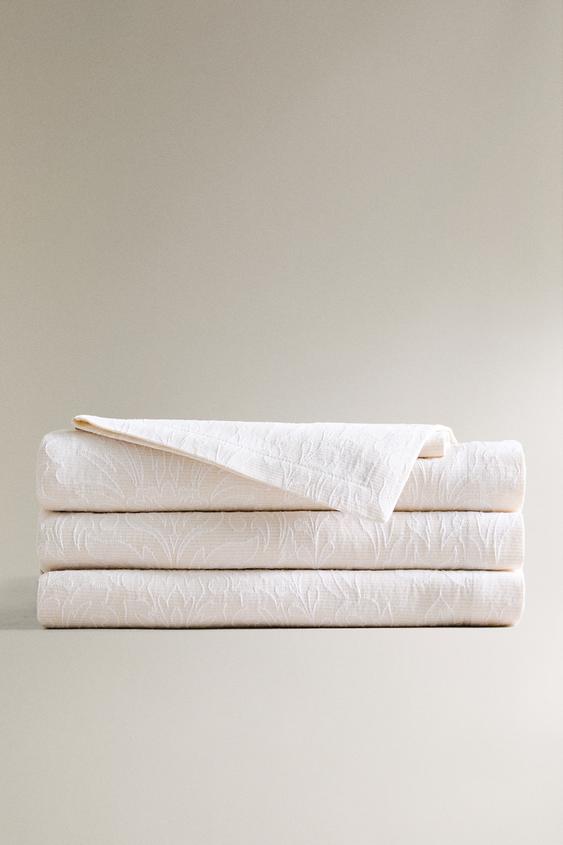 CHRISTMAS JACQUARD TABLECLOTH WITH METALLIC THREAD - Cava | ZARA Ireland