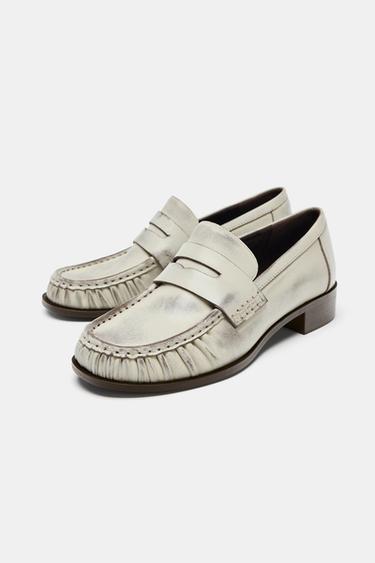 MOCASSINS EN CUIR FRONCÉS - blanc de Zara - Image 2