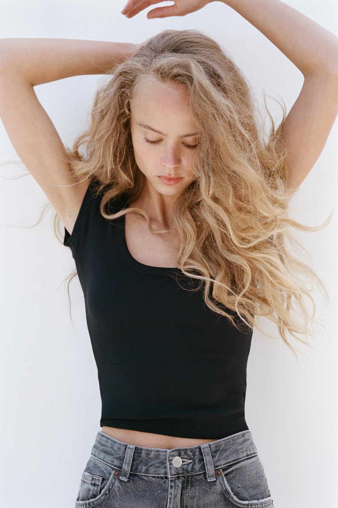 ROUND NECK T-SHIRT