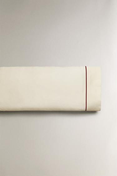 TAIE D’OREILLER SATIN FESTON - Bordeaux de Zara - Image 4