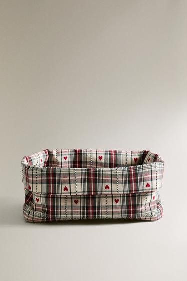 CHRISTMAS BREAD BASKET WITH HEARTS - Red by Zara - Image 0