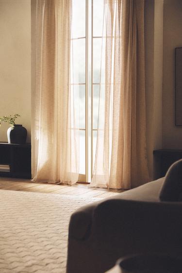 ΛΕΠΤΉ ΔΙΠΛΉ ΚΟΥΡΤΊΝΑ. ΠΛΆΤΟΣ ΧΑΜΗΛΉΣ ΑΔΙΑΦΆΝΕΙΑΣ. - Μπεζ ανοιχτό του Zara